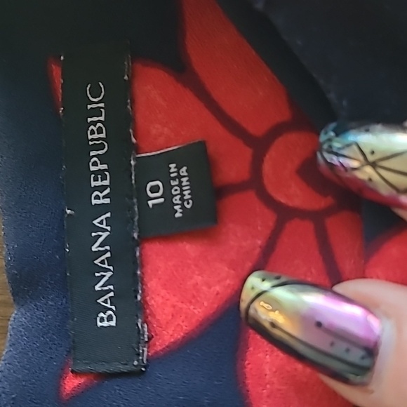 Banana Republic Navy Floral sleeveless blouse size 10 - Picture 2 of 6